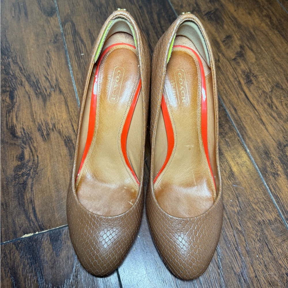 Coach Pump Tan Heels